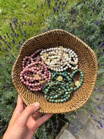 The Shanti Bracelet ↠ Howlite (white)