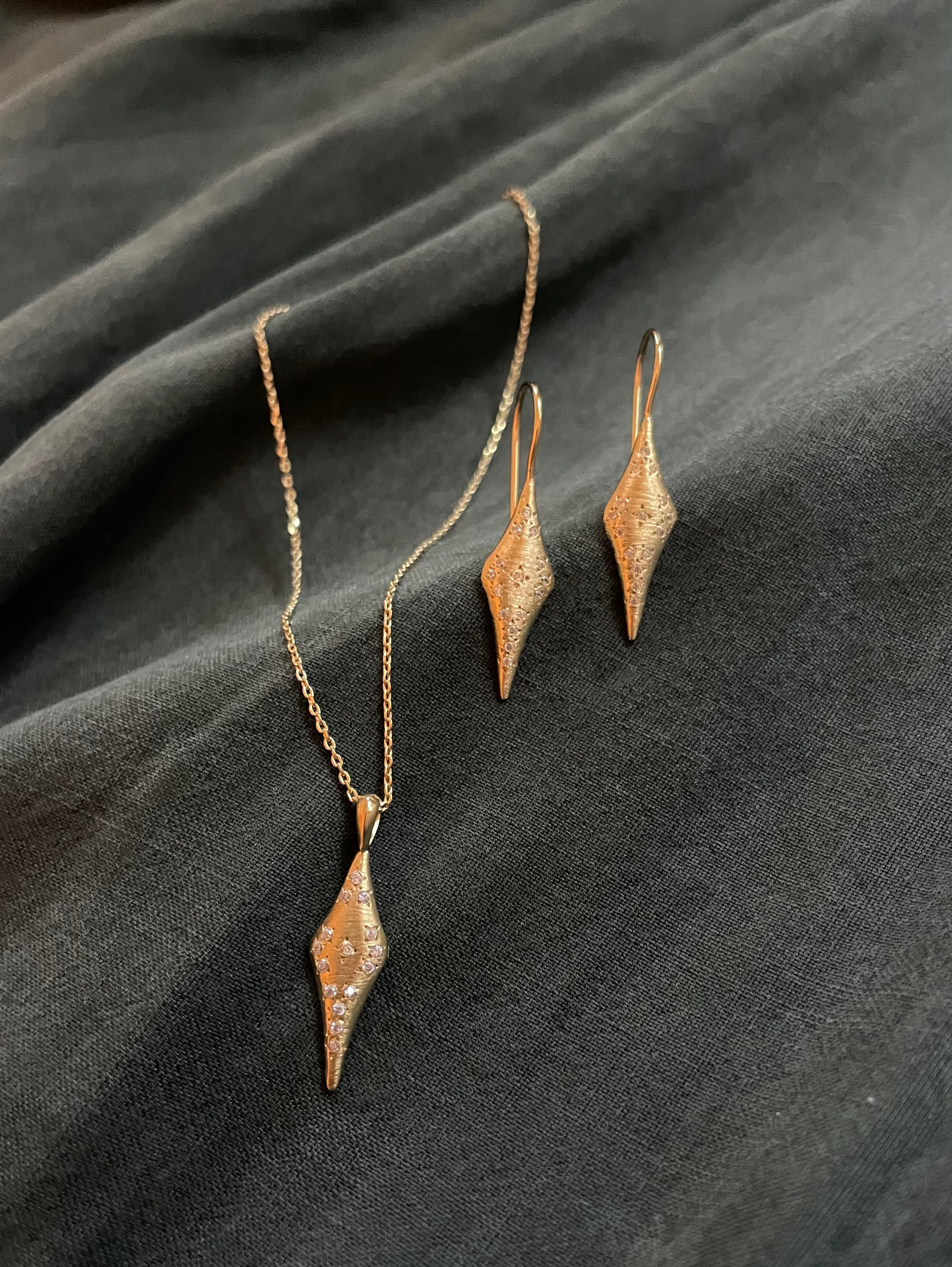 matching jewellery set in the shape of arrows by hanka in