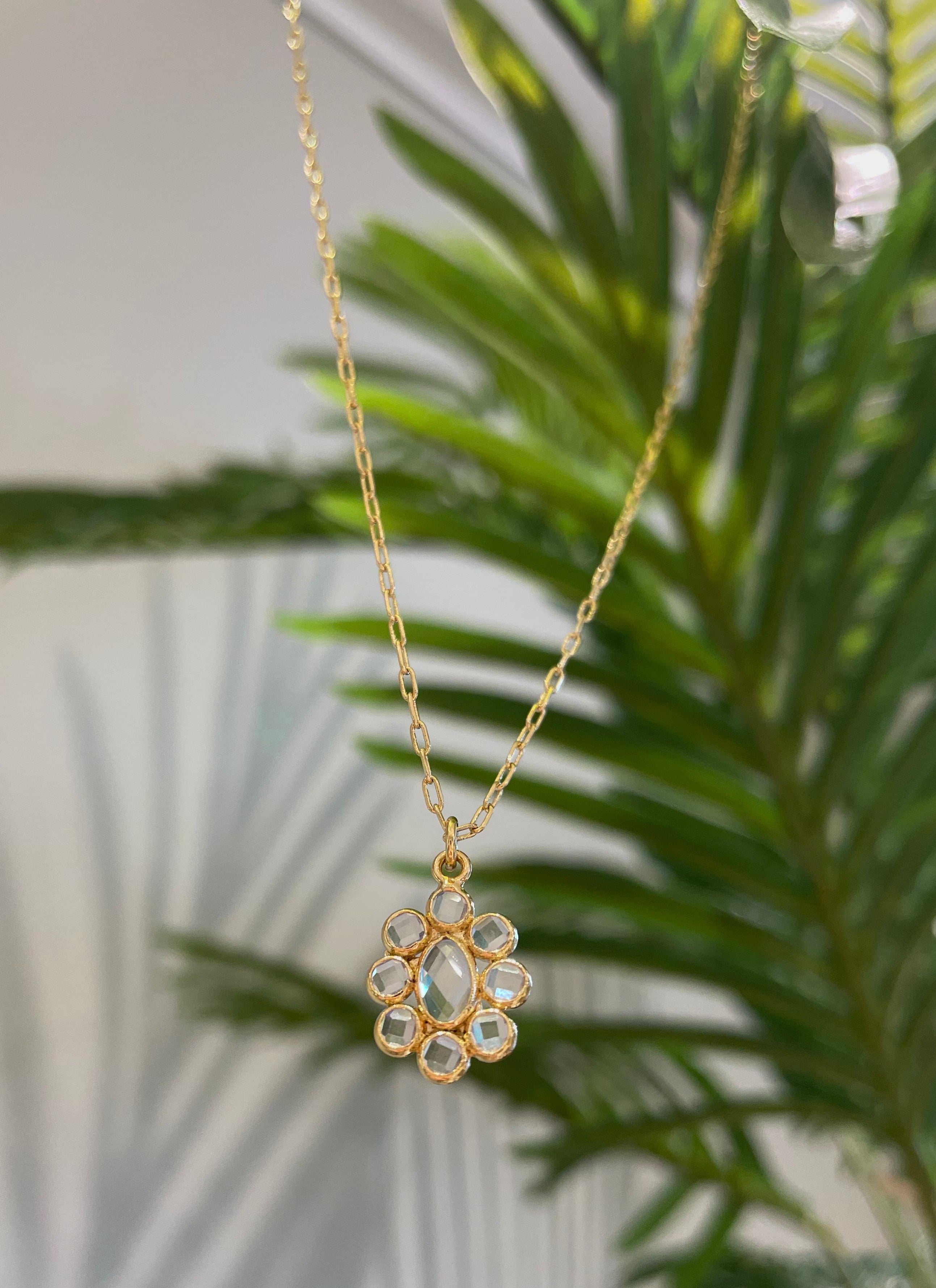 18k gold plated flower short necklace with cubic zirconia flower pendant