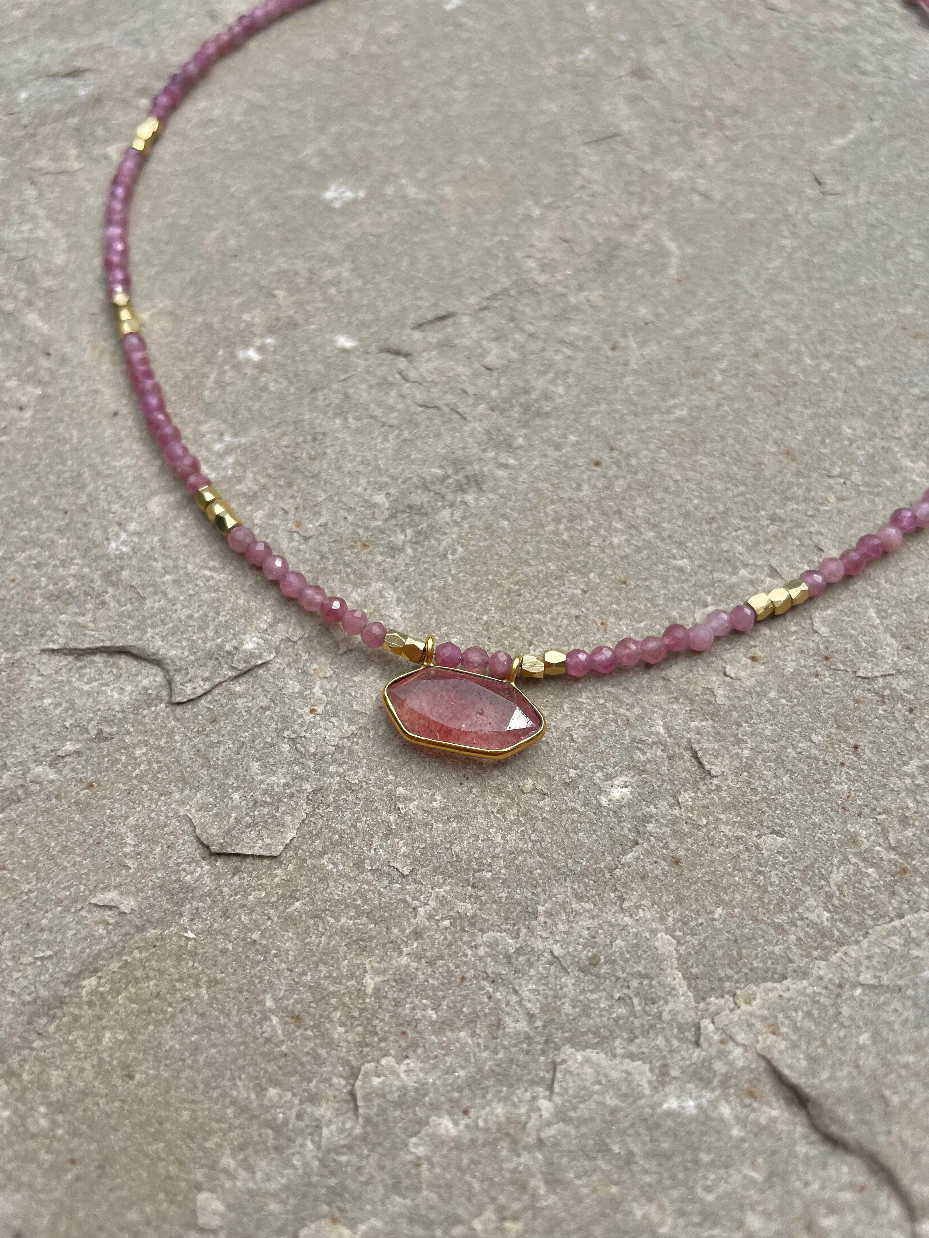 hexa choker tourmaline and rose quartz hanka in necklace