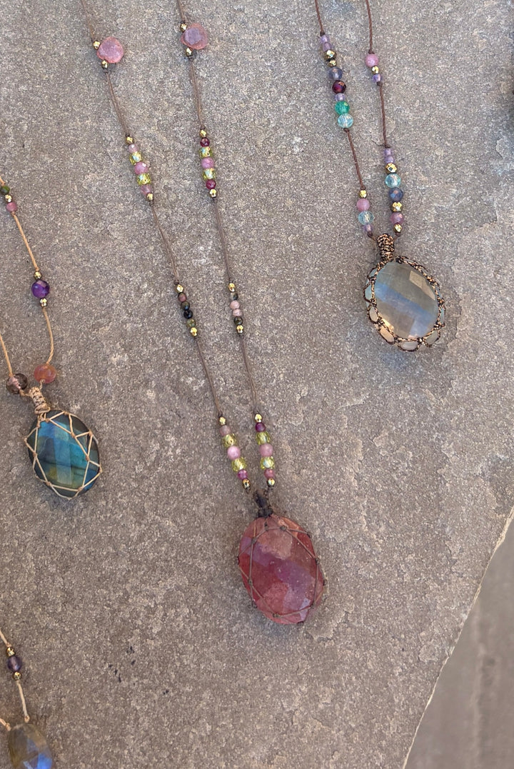 The Nymeria Necklace ↠ Rose
