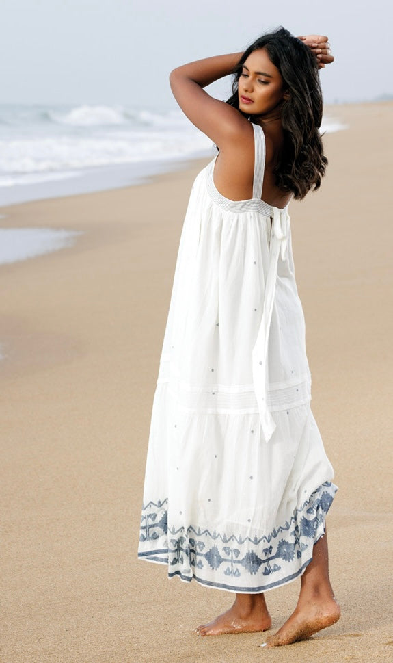 shantidressSeemaKahaiwhiteandindigobluemididress