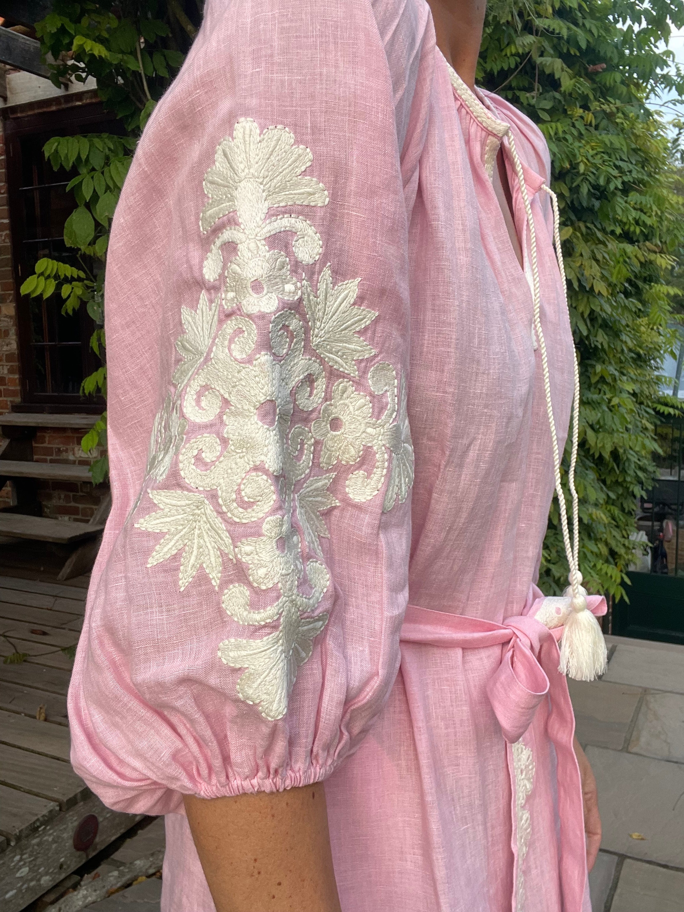 dusty pink kaftan or dress with white emrboidery by benaras by citurs somento dress in pink