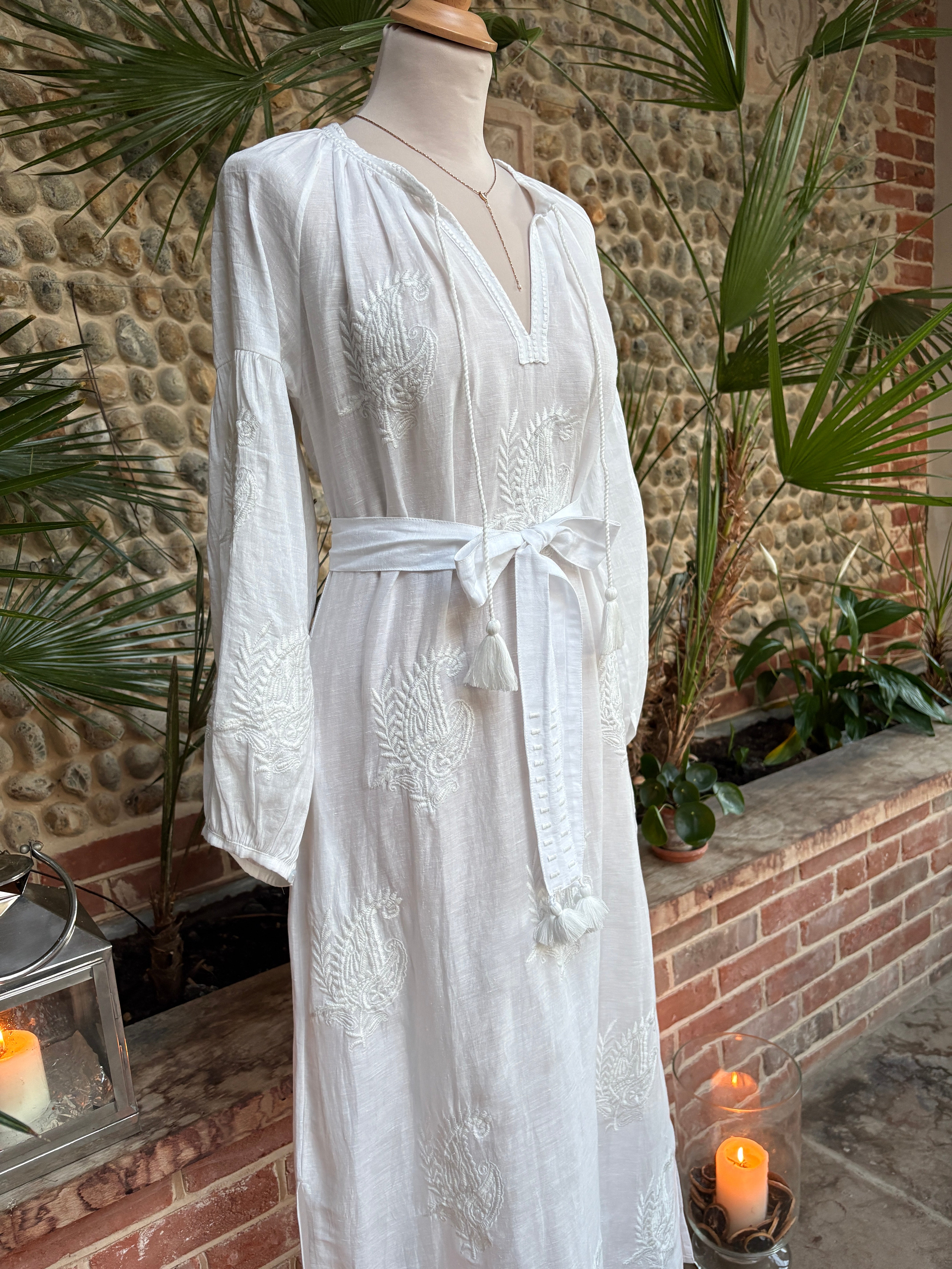 The Tokyo Veronica Dress ↠ White